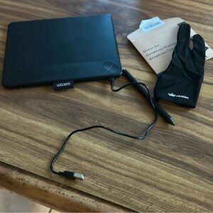 Wacom Graphic Writing Tablet with Pen and New Glove